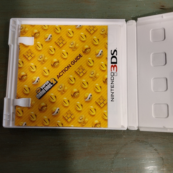 Nintendo New Super Mario Bros 2 game for the 3DS. - Picture 3 of 9